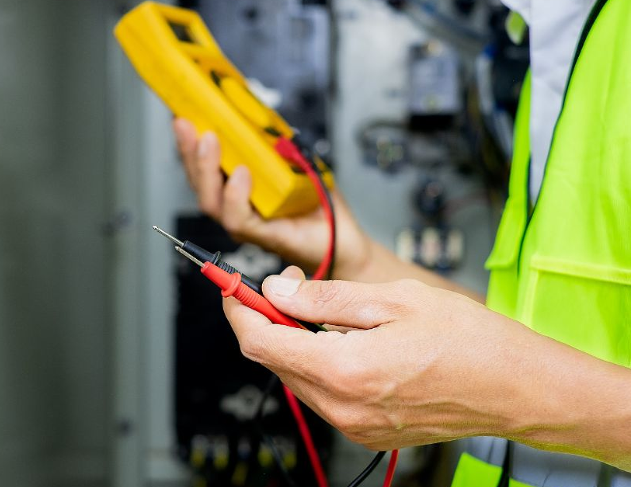 Lựa chọn thiết bị đóng cắt điện an toàn cho công trình